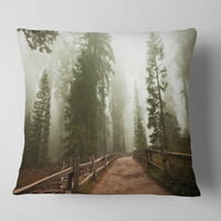 Designart Foggy Sequoya National Park-peisaj imprimate arunca perna-18x18