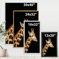 Designart 'Portret de aproape al unei girafe pe Black IV' fermă încadrată pe pânză imprimeu de artă de perete